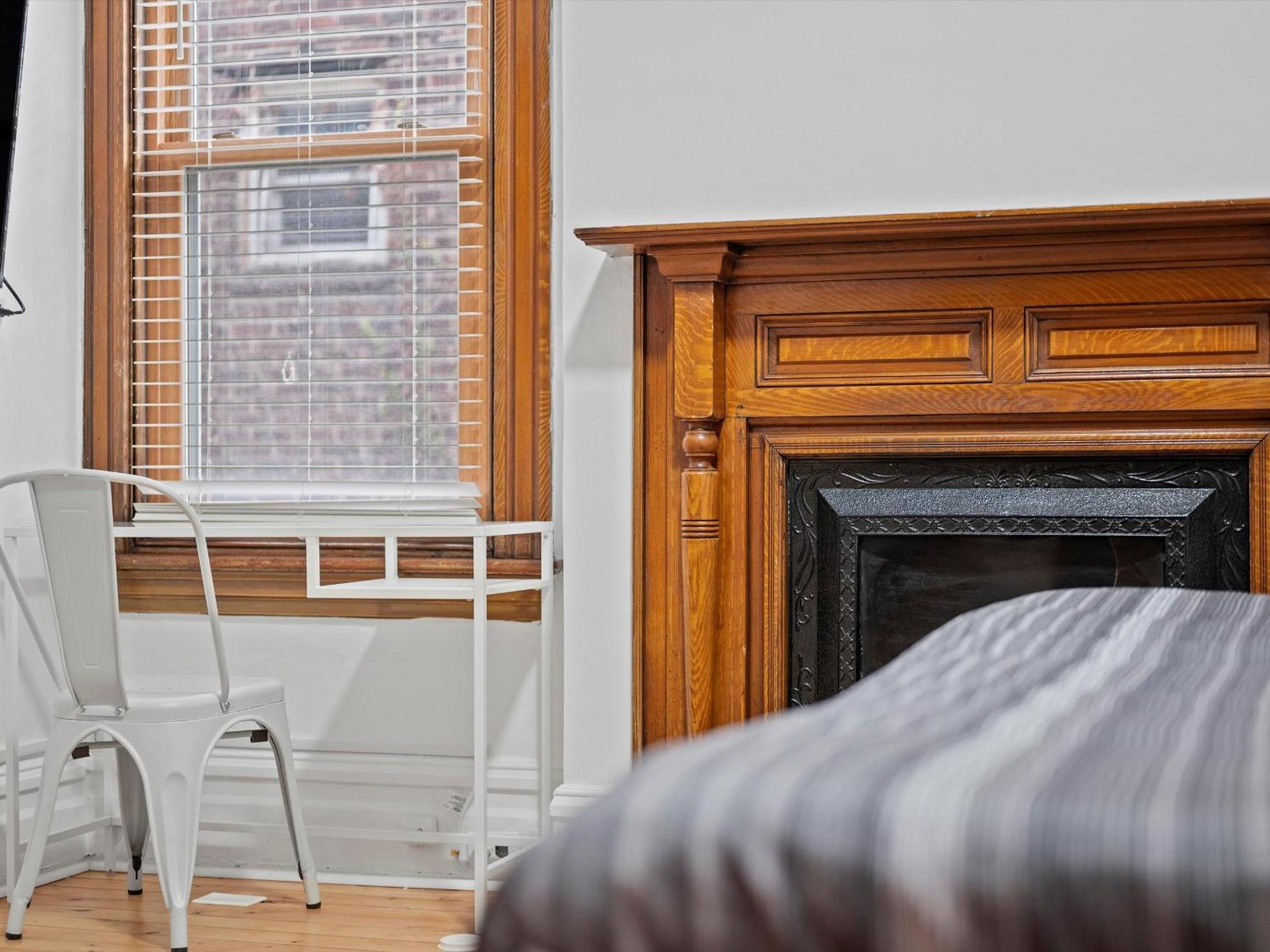 Oakland, !d Modern And Stylish Private Bedroom With Shared Bathroom
