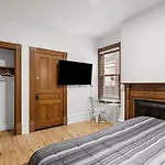 Oakland, Pittsburgh !D Modern And Stylish Private Bedroom With Shared Bathroom