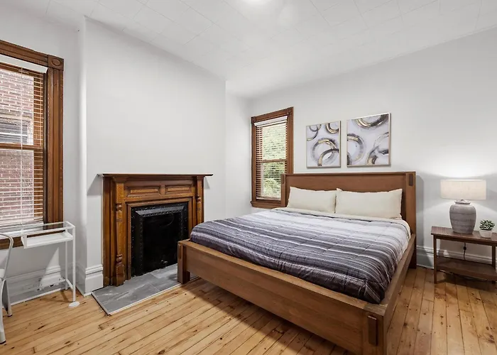 Oakland, Pittsburgh !D Modern And Stylish Private Bedroom With Shared Bathroom