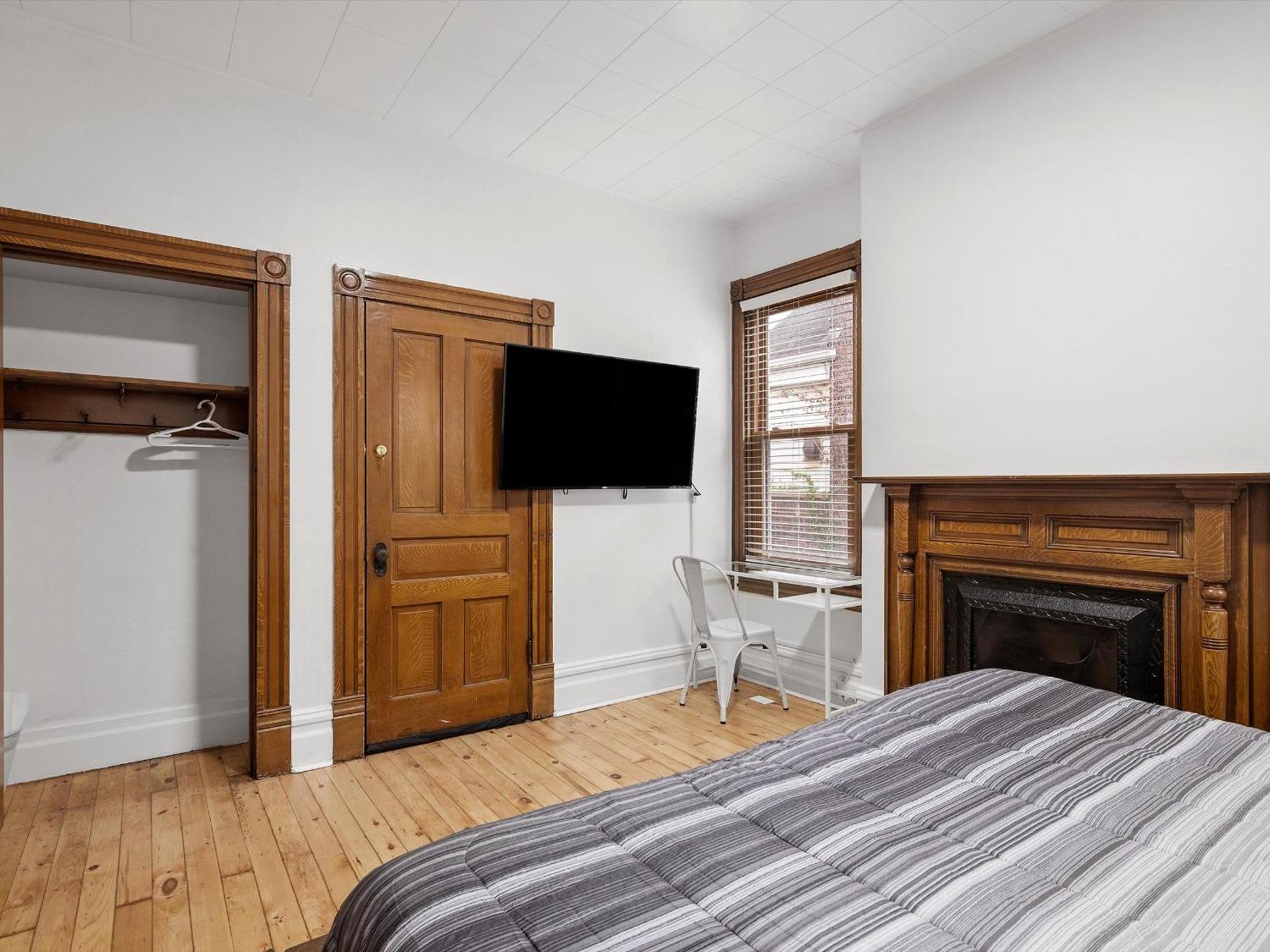 Homestay Oakland, !d Modern And Stylish Private Bedroom With Shared Bathroom *