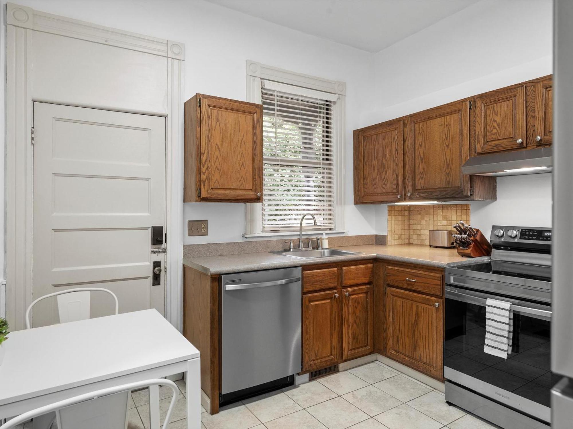 Oakland, !d Modern And Stylish Private Bedroom With Shared Bathroom * Pittsburgh